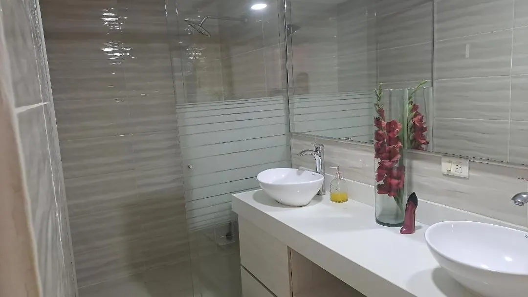 Amplio Y Comodo Apartamento Medellin Colombia
